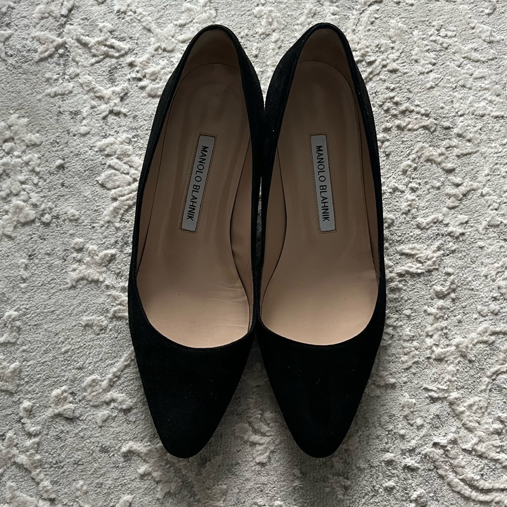 Manolo Blahnik Listony 30 Block-Heel Suede Pumps